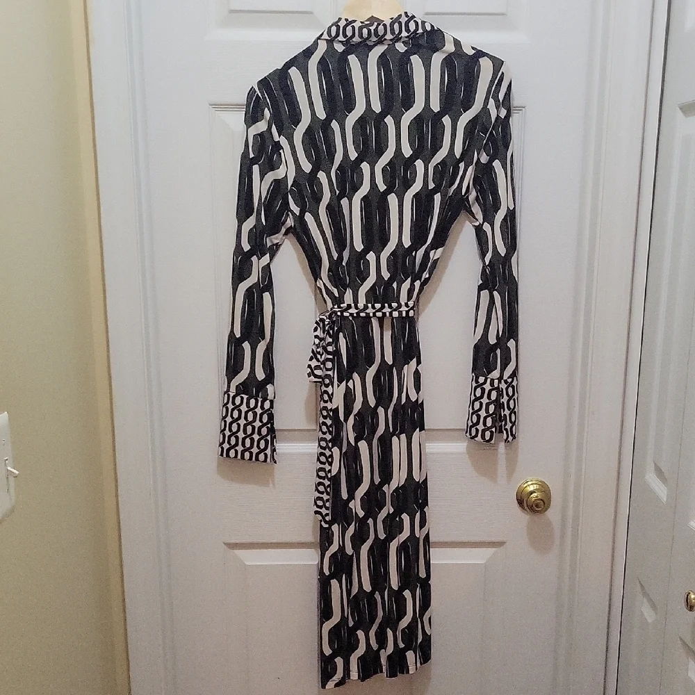Patterned Dress - Picture 2 of 3